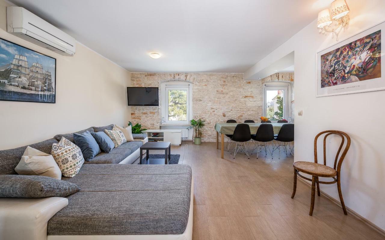Apartment Lungomare Pula Exteriör bild